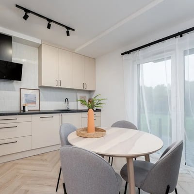 Miete einer stilvollen 4-Zimmer-Wohnung, 77 m², Stadtteil Bronowice, Krakau, Polen